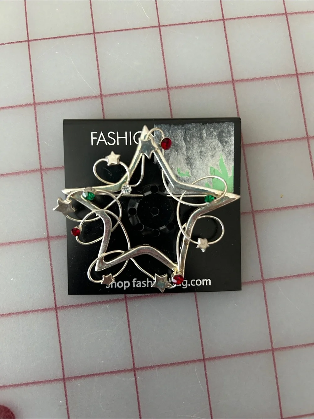 Fashion Star-Shaped Silver Holiday Brooch with Red & Green Accents